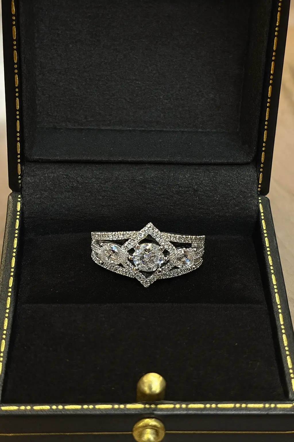 EAGLE JEWELLERS - PREMIUM AMERICAN DIAMOND FOR FEMALES RINGS RI-AD-021 - Image 2